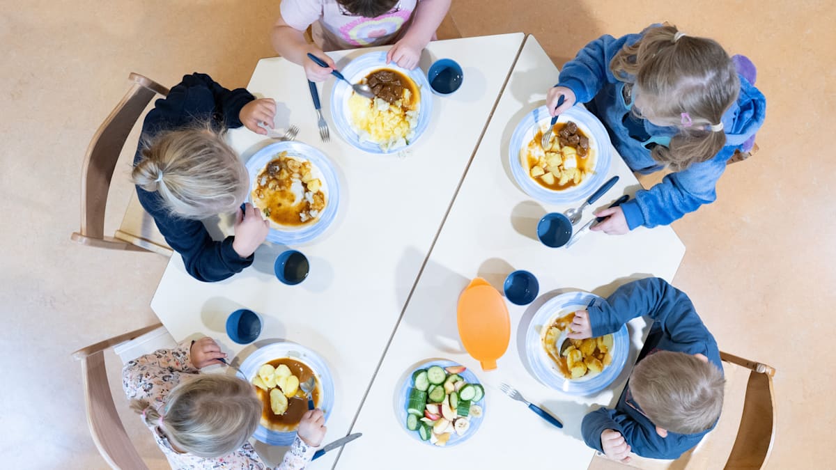 Eklat an Ramadan – Muslimische Schüler fordern Klassenkameraden auf, Pausenbrote heimlich zu essen to.welt.de/qjeCbv3