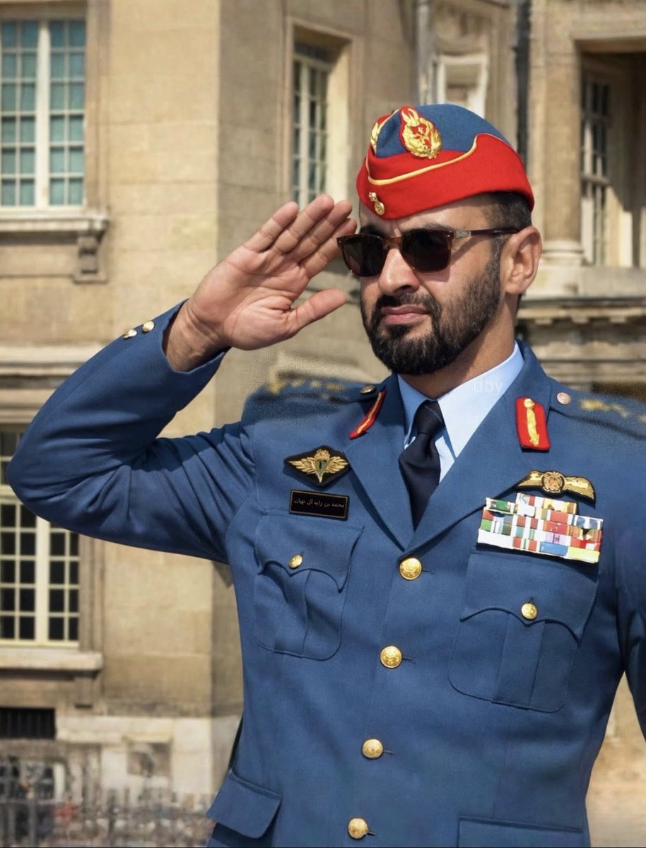 صاحب السمو الشيخ محمد بن زايد :

الإمارات مغرية وجميلة
لكن رسالتنا للعدو ان ايضا الإمارات جلدها غليظ ولحمها مر 🇦🇪