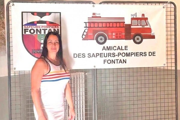 F_Desouche's tweet photo. « Si je ne lui avais pas donné un coup de pied, l’artère aurait été touchée et je laissais 3 enfants » : à Menton (06), une sapeur-pompier poignardée « sans aucun motif ». L’agresseur, décrit comme « noir ou métis, cheveux crépus, 1m75 », en fuite (MàJ) https://t.co/BW8lwXNVvi https://t.co/oH1eUjxlQT