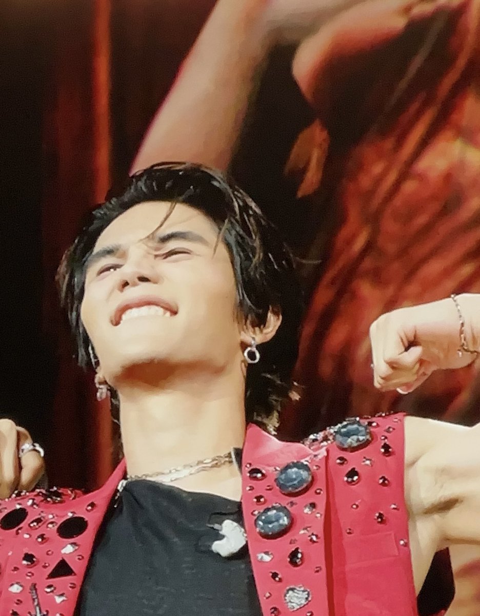 กินอกไก่มา 5 เดือนให้ซีนเขาหน่อย 6555555

 #KARAWACONCERT 
#JeffSatur #bowkylion