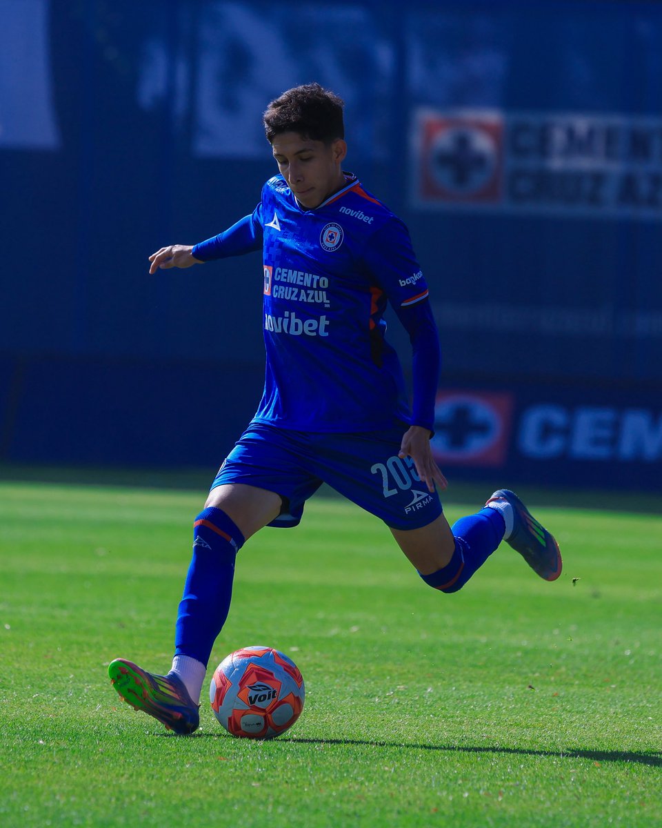 AzulBasicas's tweet image. Media hora y sin anotaciones en La Noria.

#CAZ 0-0 #ASL
#Sub21