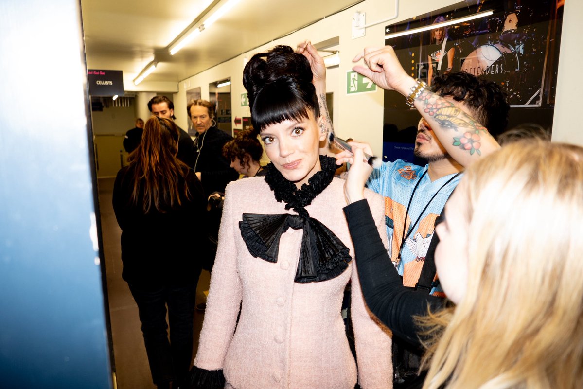 Lily Allen tweet media