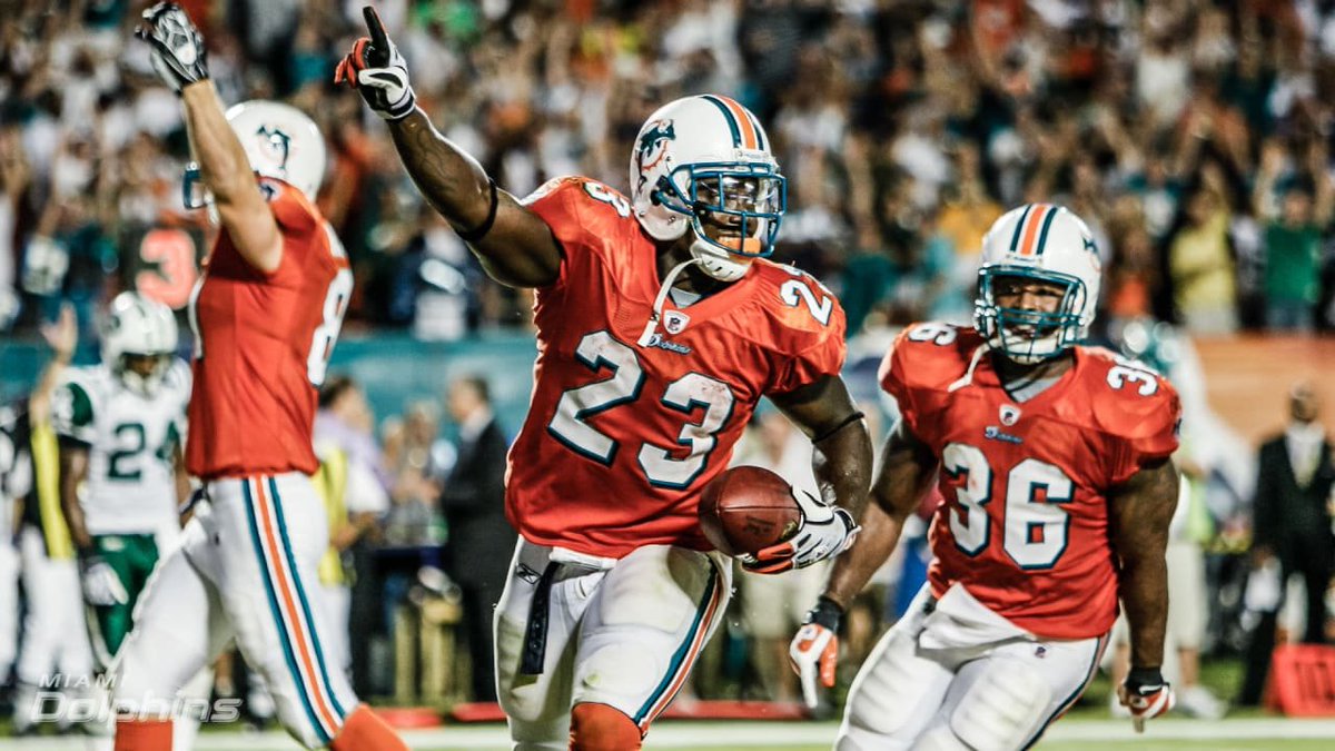TitleTalkTCL's tweet photo. Dolphins Orange is sick you're right. I really do love orange unis man lmao https://t.co/10A4BD2TEq