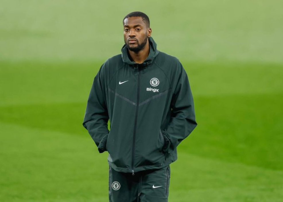 RodinSimi's tweet photo. When was the last time Chelsea kept a cleansheet with Tosin at the heart of our defense?

He must go in the summer. He's not good enough to play for Chelsea. 

He's too tall &amp; can't time his headers perfectly, doesn't even know how to set an offside trap.

He's the Captain 😂🤡 https://t.co/cK9zzkjhKd