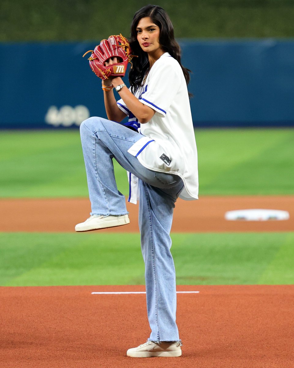 Sheynnis Palacios, Miss Universo 2023, estuvo encargada del lanzamiento ceremonial en el juego entre Nicaragua y Países Bajos en Miami en el #WorldBaseballClassic.