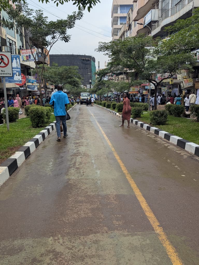 erich_mboowa's tweet image. After vendors were sent off the streets, many netizens called upon @KCCAUG to clean and wash the roads downtown, including the NMT Corridor whose surfaces had turned brown.

Today, KCCA deployed equipment to respond to the call from cityzens. However, their response has been met