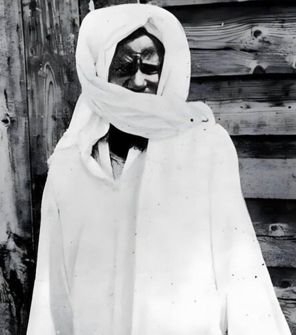 Bass_G_Mbacke's tweet photo. Dieu m'a comblé de ses bienfaits lorsqu'il m'a donné comme compagnons les combattants de Badr , je m'en suffit largement🤍

-Seexul Xaadim  
-Asma'u Ahlu Badrin
#MashrabuCaafii2026 https://t.co/rToLhCiGVn