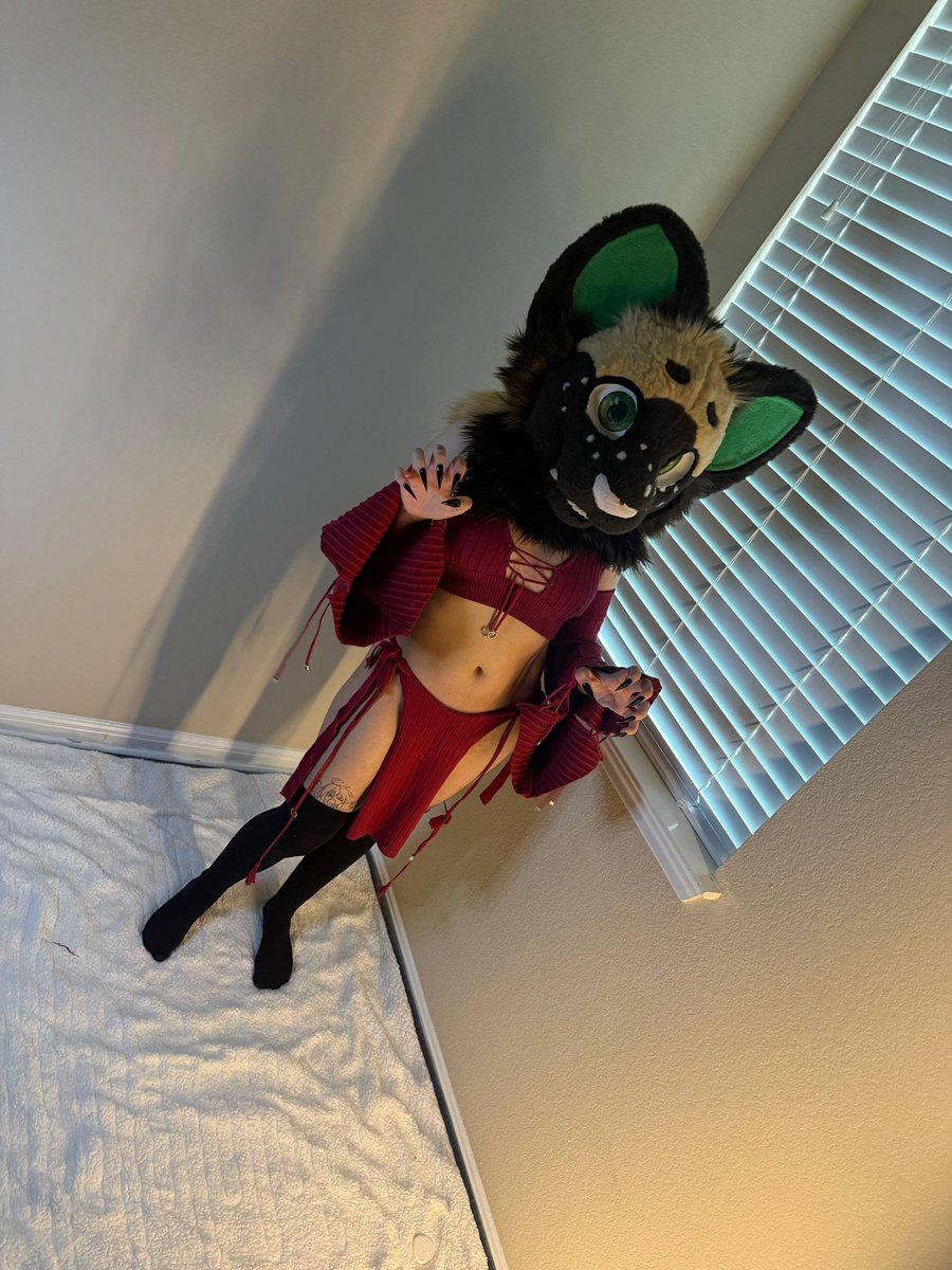 queenofsends tweet media