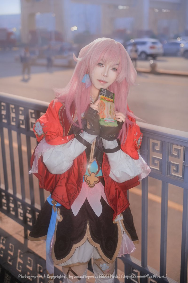 月无微 tweet media