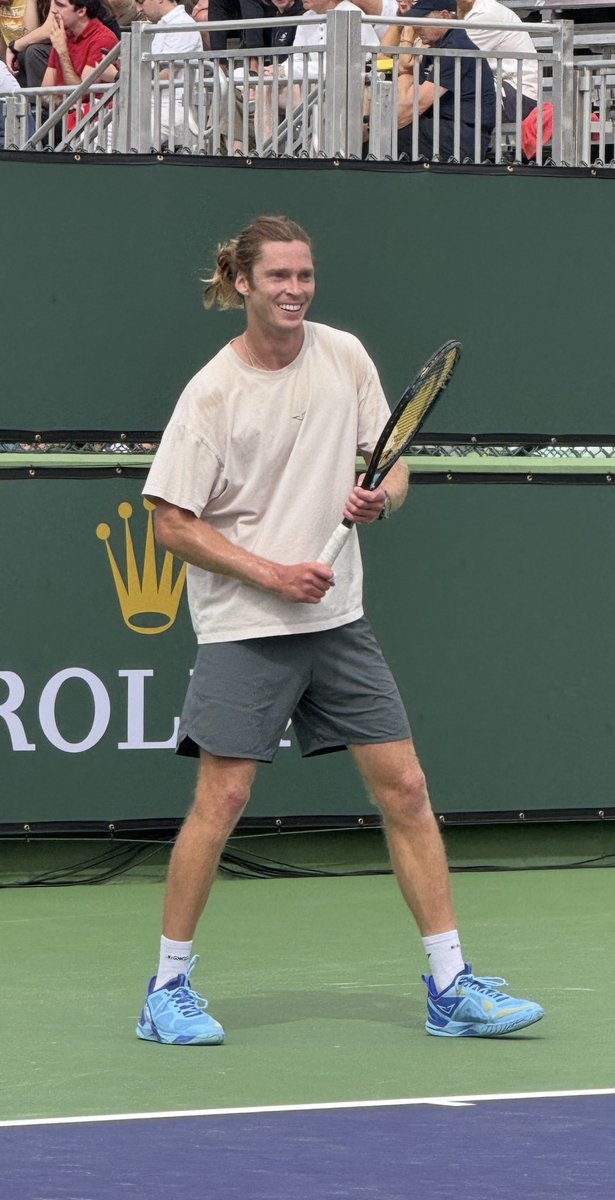 I love his smileee 🧡