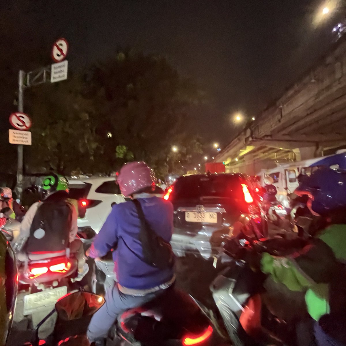 Asta /•᷅‎‎•᷄\੭ tweet media