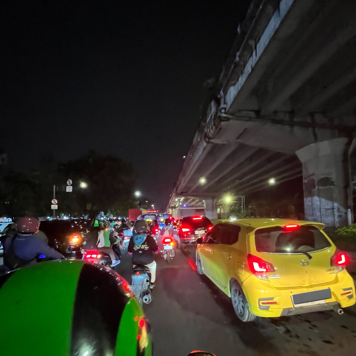 Asta /•᷅‎‎•᷄\੭ tweet media