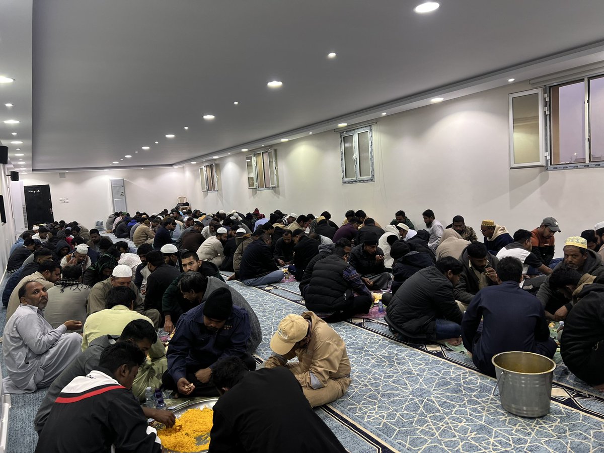 habbasdawah's tweet photo. في اليوم الثامن عشر من رمضان
وعلى موائد أهل الخير
بلغ عدد المفطرين ٢٦٤ صائمًا
وبمشاركة ٧ متطوعين في خدمة الصائمين.
جزى الله الداعمين والمتطوعين خير الجزاء، ولا يزال باب الأجر مفتوحًا لمن أراد المساهمة

 #افطار_العشر___الاواخر_بالحرم https://t.co/vNKOJpCwk4