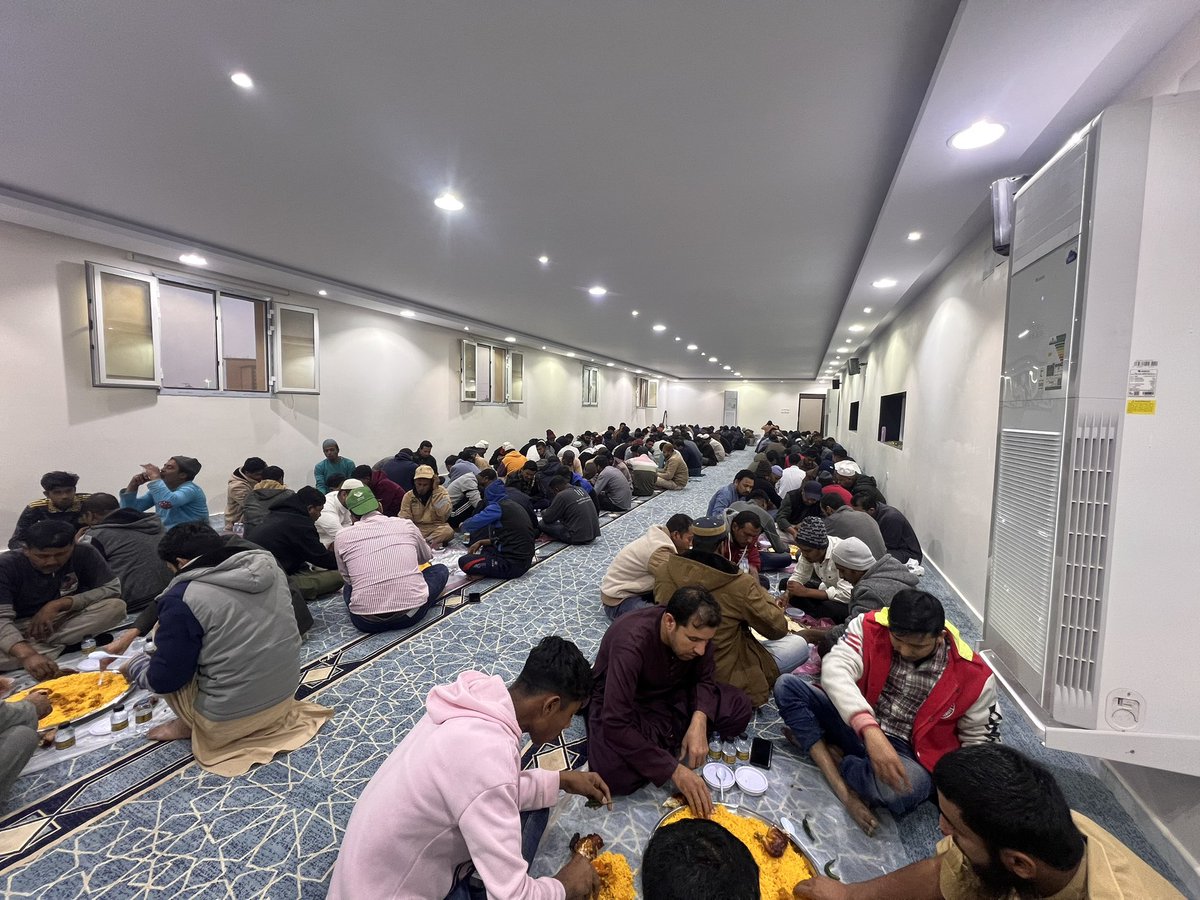 habbasdawah's tweet photo. في اليوم الثامن عشر من رمضان
وعلى موائد أهل الخير
بلغ عدد المفطرين ٢٦٤ صائمًا
وبمشاركة ٧ متطوعين في خدمة الصائمين.
جزى الله الداعمين والمتطوعين خير الجزاء، ولا يزال باب الأجر مفتوحًا لمن أراد المساهمة

 #افطار_العشر___الاواخر_بالحرم https://t.co/vNKOJpCwk4