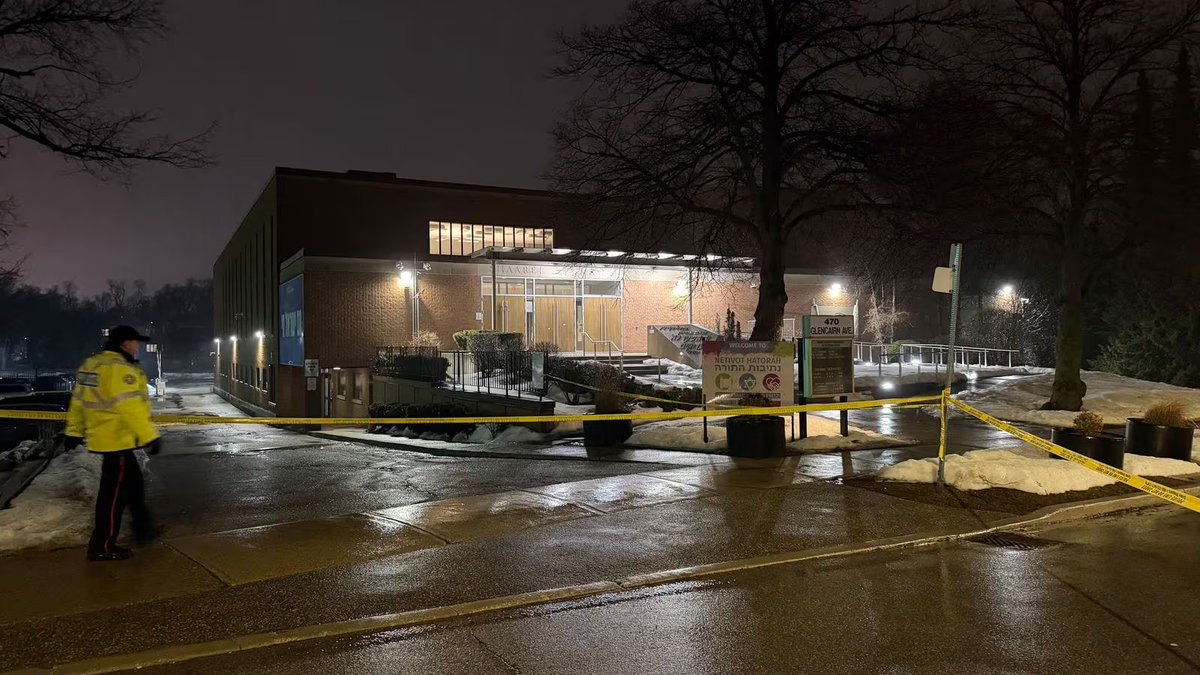 #DEVELOPING: ‘Disgusting acts of antisemitism’: Chow speaks out after gunfire reported at North York synagogue cp24.com/local/toronto/…