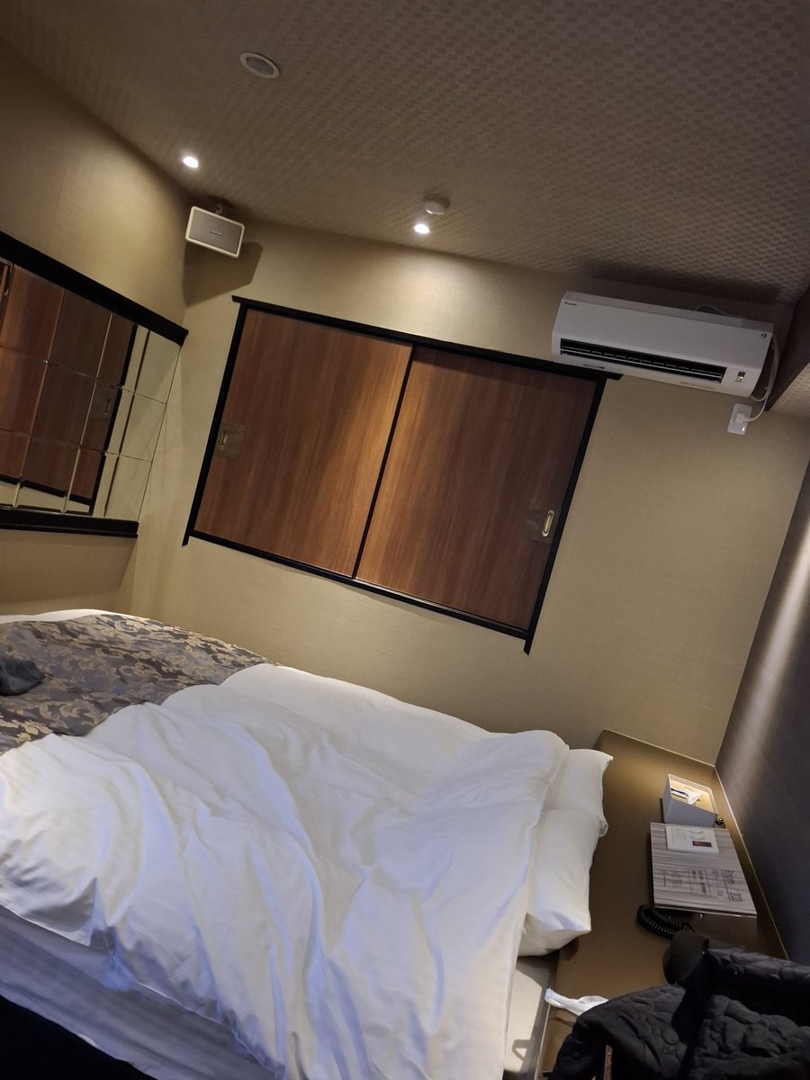 初めて来た！わぁーお(/// ^///)ってめちゃテンション上がった！🤣盛り上がるぜ！└( 'ω')┘
ｳｵｵｵｵｱｱｱｱ\( 'ω')/ｱｱｱｱｱｯｯｯｯ!!!!!
ご飯も食べたし！お風呂も入ったし！あとは夜食食べるか悩むなぁ(　˙灬˙　)