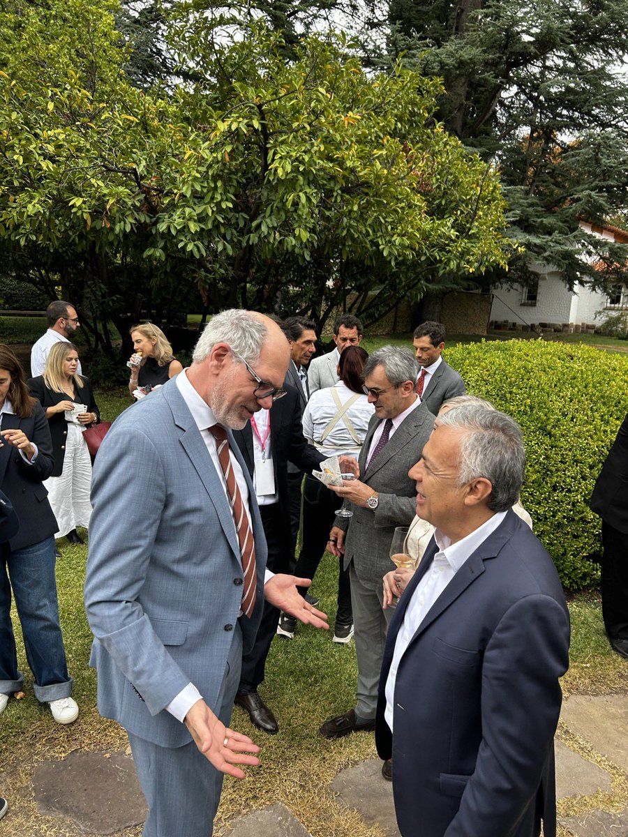 Gracias gobernador <a href="/alfredocornejo/">Alfredo Cornejo</a> por invitarnos a su provincia y por compartir con nosotros la alegría de la maravillosa tradición de la Vendimia. 🙏🏼🙏🏼🙏🏼
#viniviticultura #Vendimia2026 #Mendoza <a href="/hebesil/">Hebe Casado</a> <a href="/NatalioMema/">Natalio Mema</a> <a href="/MendozaGobierno/">Mendoza Gobierno</a>