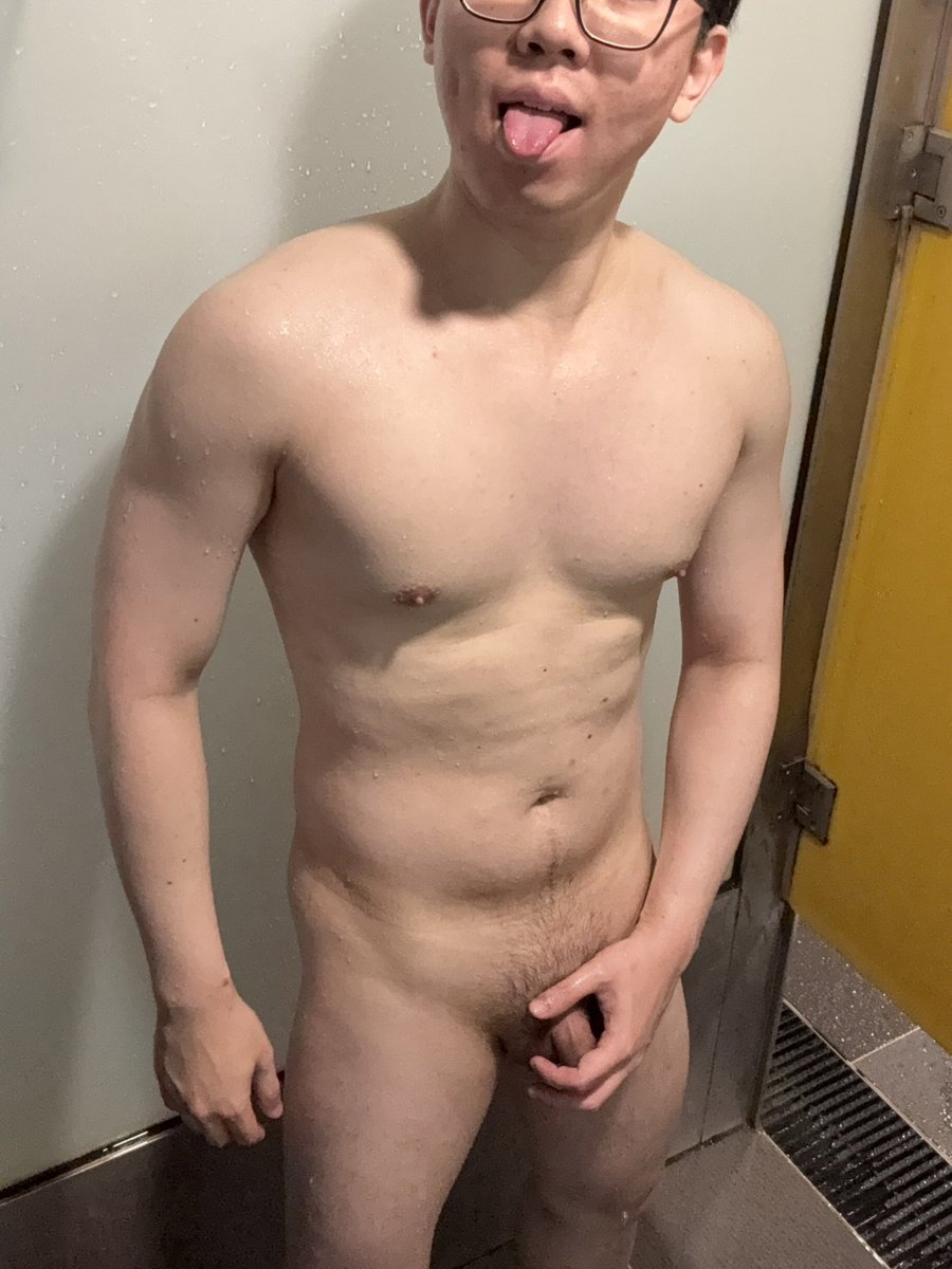 CT_H131's tweet photo. 3月紀錄
被某個學弟提醒說該來月更了🥵
換到新環境工作一陣子了還算適應
換了一間健身房依然有好看的聖光
還是有在運動、尻槍、拍淋浴間色照紀錄自己喔～💦 https://t.co/ZwPDwQR7kw