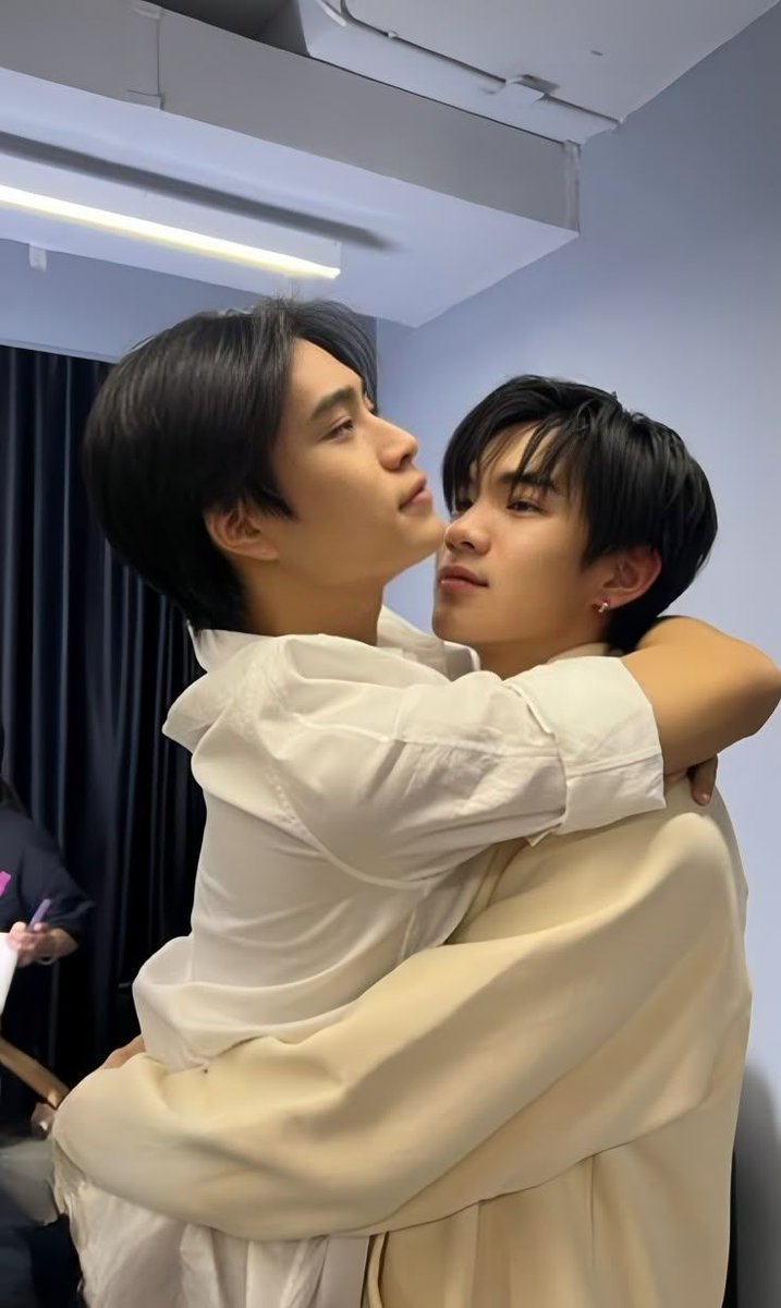 secr.etmoonlights tweet media