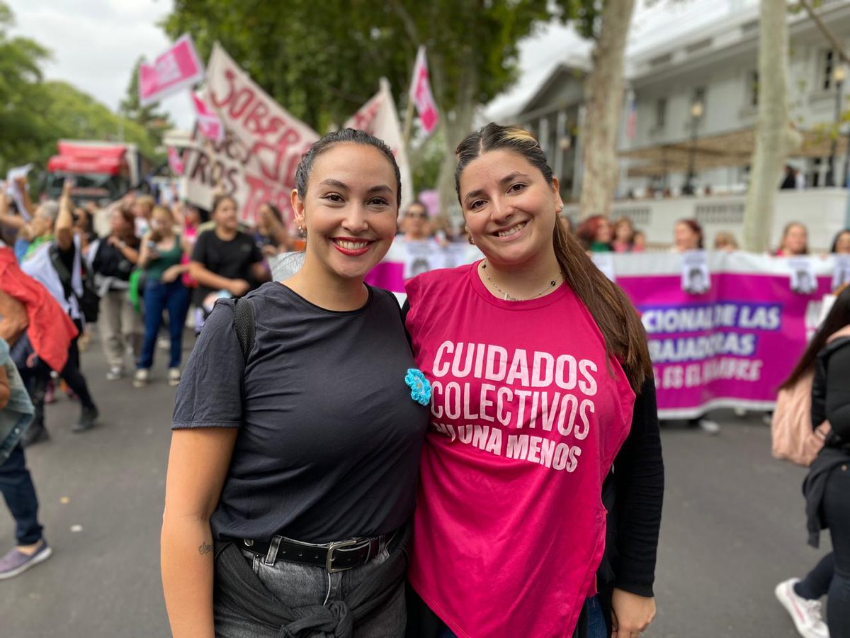 LlorensLuz's tweet photo. 💜 ¡En este 8M, volvimos a encontrarnos! No es un día de celebración, es un día de lucha

👉🏼Gran jornada en Mendoza, compartiendo el abrazo y la convicción con las compañeras.💪🏼

¡Orgullosa de que seguimos luchando y de las compañeras que no bajan los brazos! https://t.co/2aLyWMnY1q