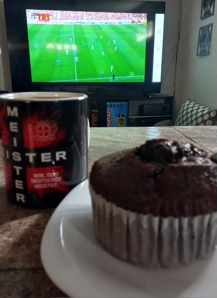 SoriaEspinal's tweet photo. No existe nada mejor que desayunar viendo a mi @bayer04_es ❤️🖤 
Es un deleite total ver gol de Grimalgooool!!!! 
Saludos @GermanSosaEspn @JuanHerbella desde 🇲🇽 también saludos al Fan club @Bayer04_MX 
#Bayer04_MX #Bayer04 #Bundesliga https://t.co/L2hZgpmCoa