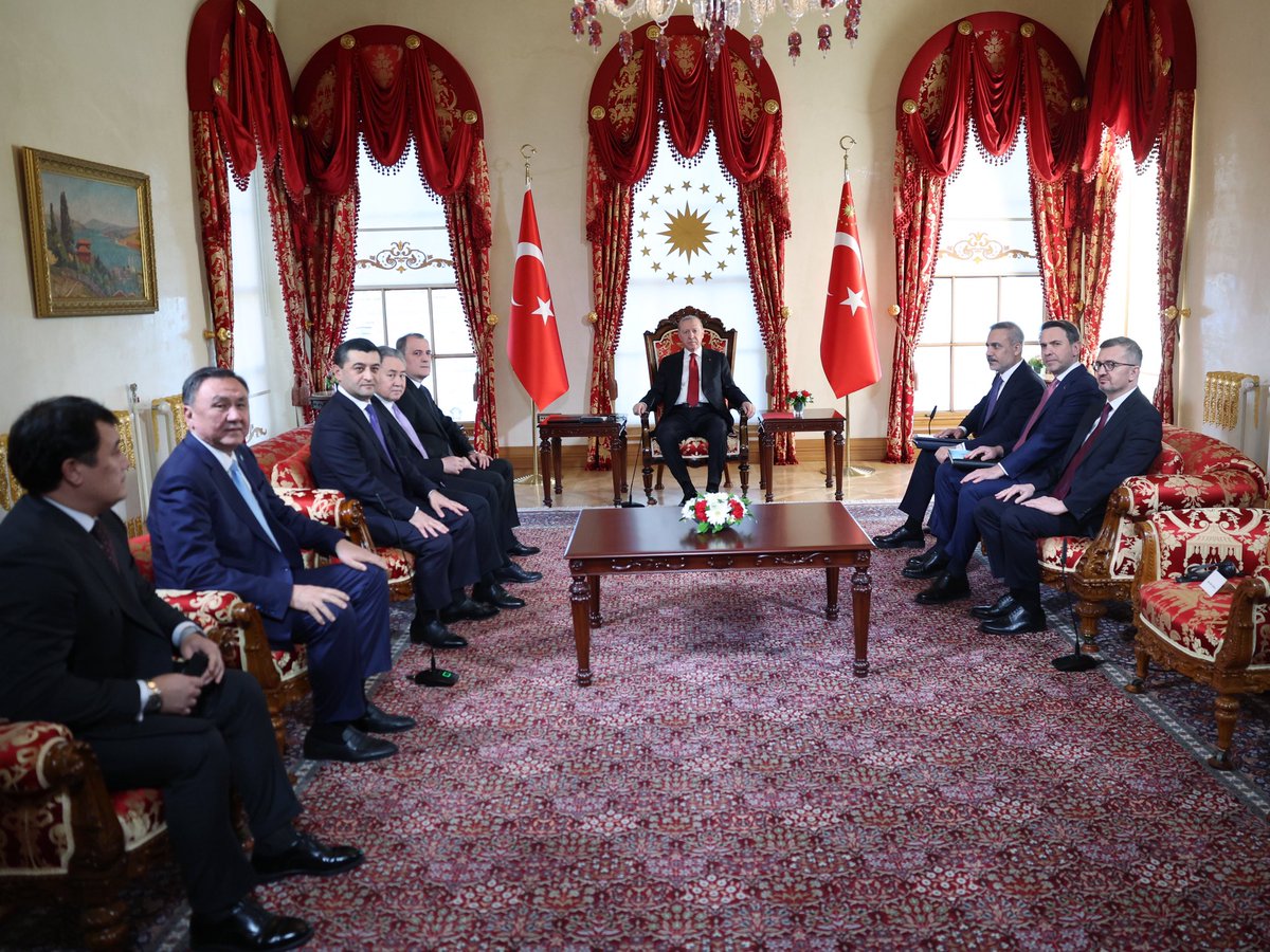 President <a href="/RTErdogan/">Recep Tayyip Erdoğan</a> received Secretary General of the Organization of Turkic States (OTS), Kubanychbek Omuraliev, and foreign ministers of member countries who are in Istanbul for the Informal Meeting of the OTS.
