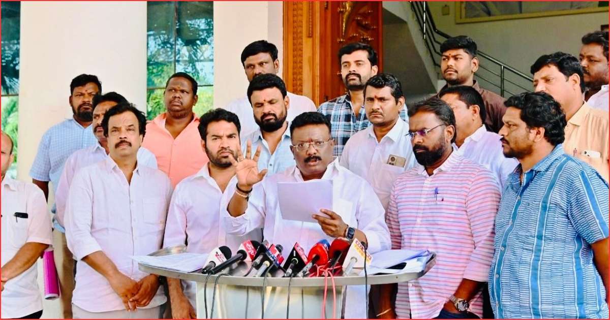 hydnewshunt's tweet image. MLC Dasoju Sravan criticised GO 84 on outdoor advertising, alleging the policy threatens small agencies and could benefit only a few big companies in Telangana.

#DasojuSravan #TelanganaPolitics #OutdoorAdvertising
hyderabadnewshunt.com/dasoju-sravan-…