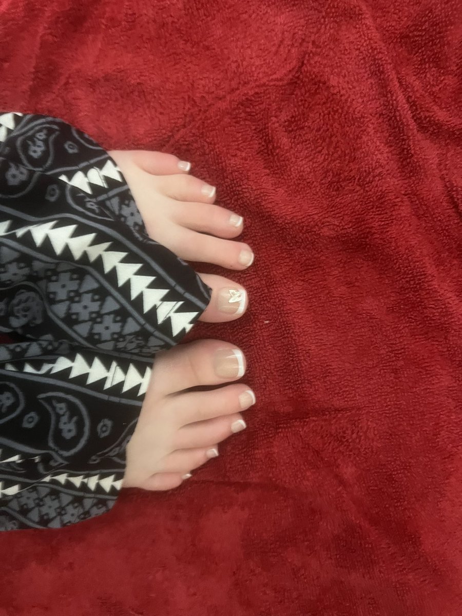 Cherry_Ghost2's tweet photo. Shoes off or shoes on 🫢 #feetpic #feet #toesandsoles https://t.co/4lLLv7Wr6B