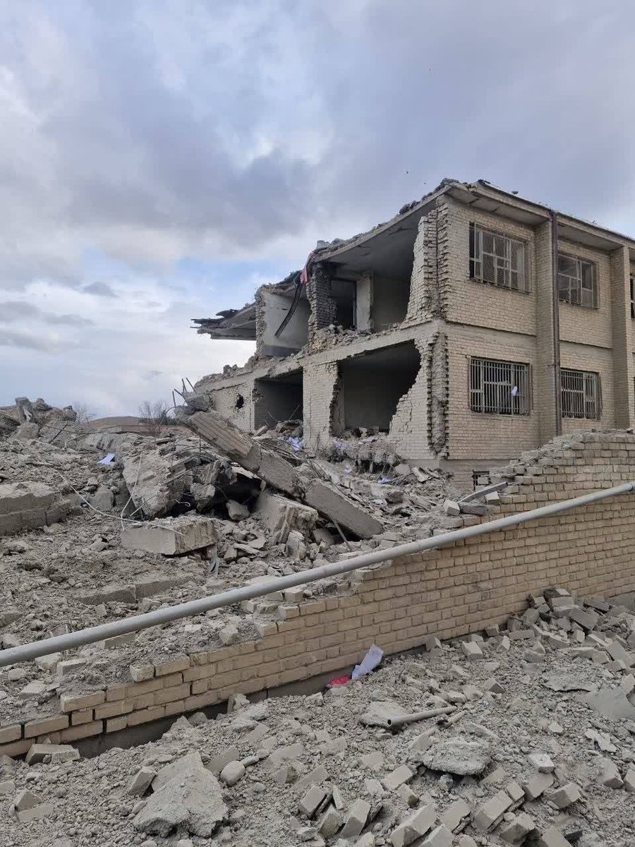#BREAKING 
The first image of the girls' middle SCHOOL on Shahid Beheshti Street in Khomein, which was targeted by the US and the Zionist regime.