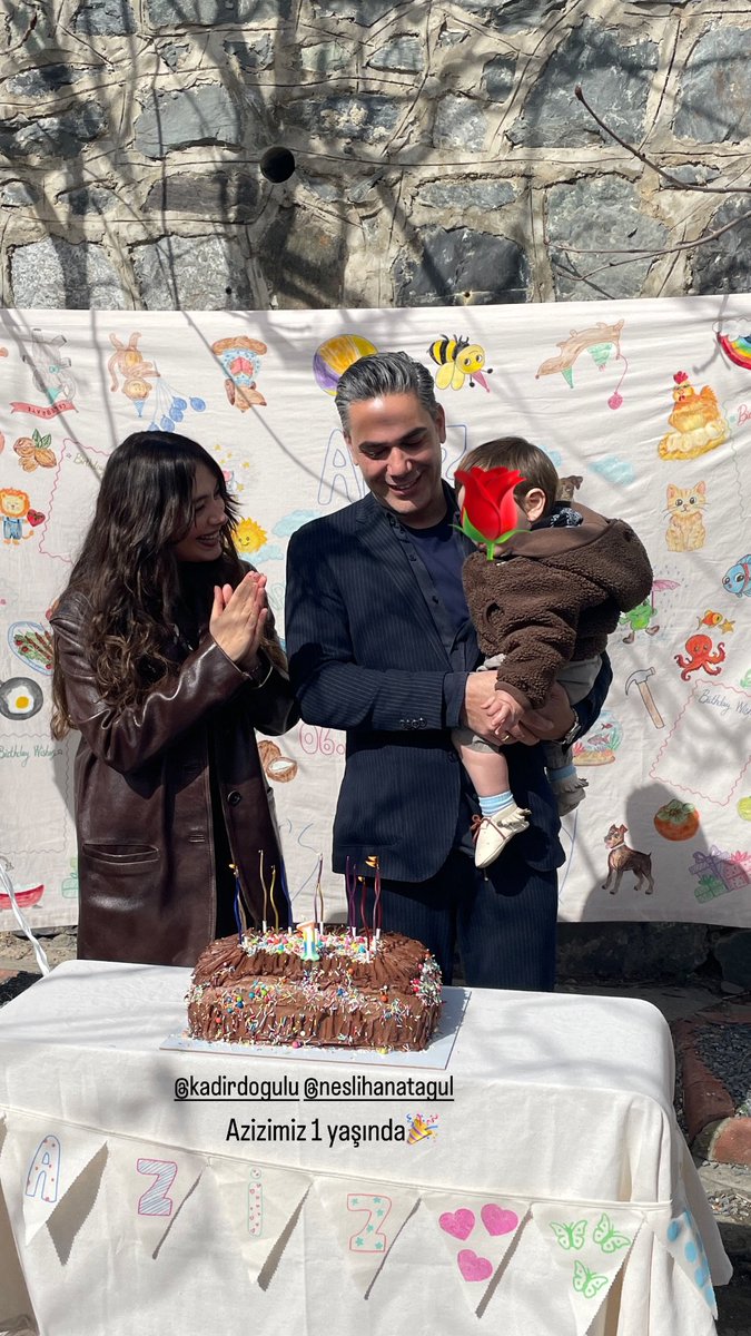 neskadfanss's tweet photo. How happy they are on Aziz's first birthday! 🤍🥰💫🎂 @neslihanatagul @kadirdogulu https://t.co/vhjDwWc2Is