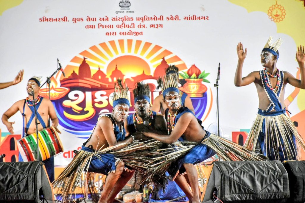 ભરૂચ જિલ્લાના તીર્થક્ષેત્ર શુકલતીર્થ ખાતે કલા, સાંસ્કૃતિક અને ભક્તિના સમન્વયરૂપી 'શુક્લતીર્થ ઉત્સવ'ના બે દિવસીય રંગારંગ કાર્યક્રમનો માન.મંત્રીશ્રી,જળસંપત્તિ, પાણી પુરવઠા (સ્વતંત્ર હવાલો)ના વરદ હસ્તે શુભારંભ.
<a href="/CMOGuj/">CMO Gujarat</a> <a href="/InfoGujarat/">Gujarat Information</a> <a href="/revenuegujarat/">Revenue Dep. Gujarat</a>