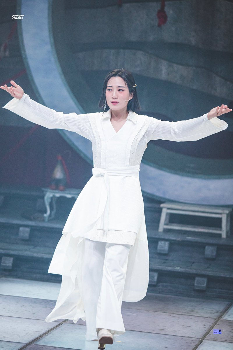 𝑺𝑻𝑰𝑪𝑲𝑬𝑻 tweet media