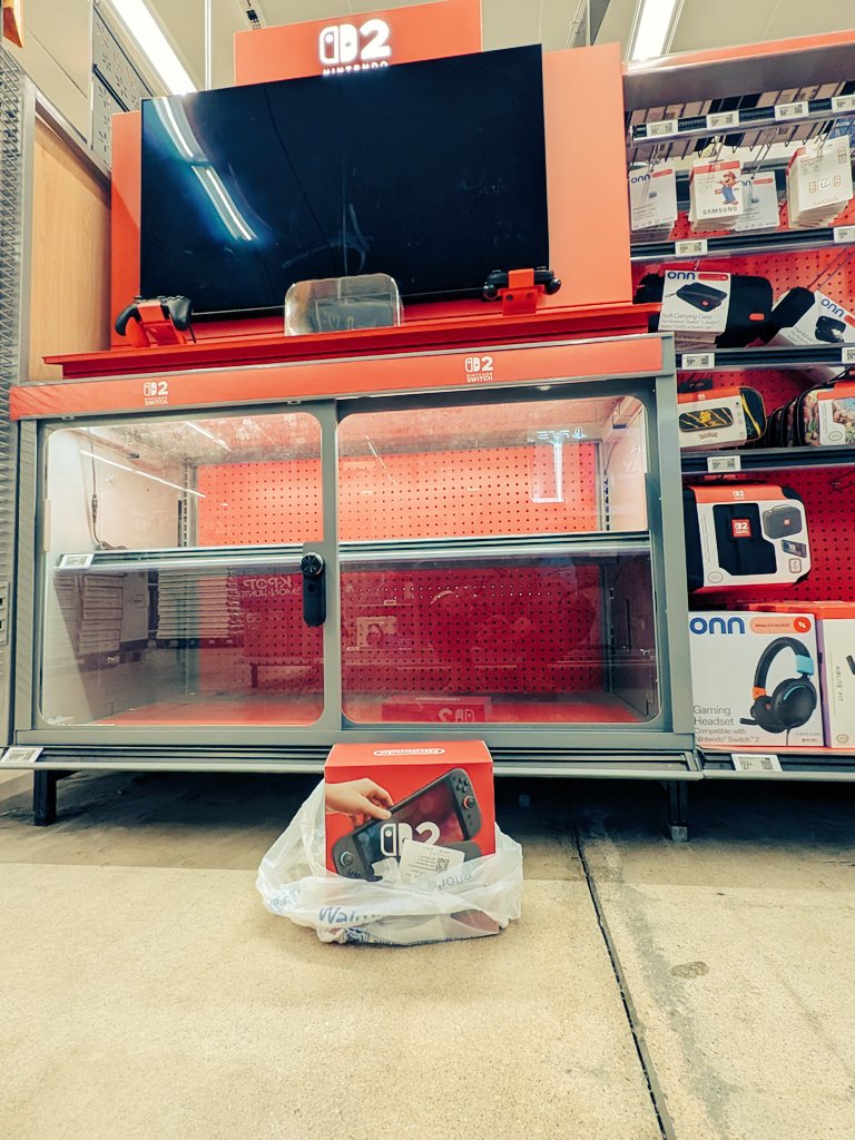 YoMicLow tweet media