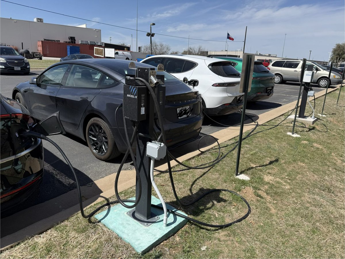 Austin Rebel tweet media