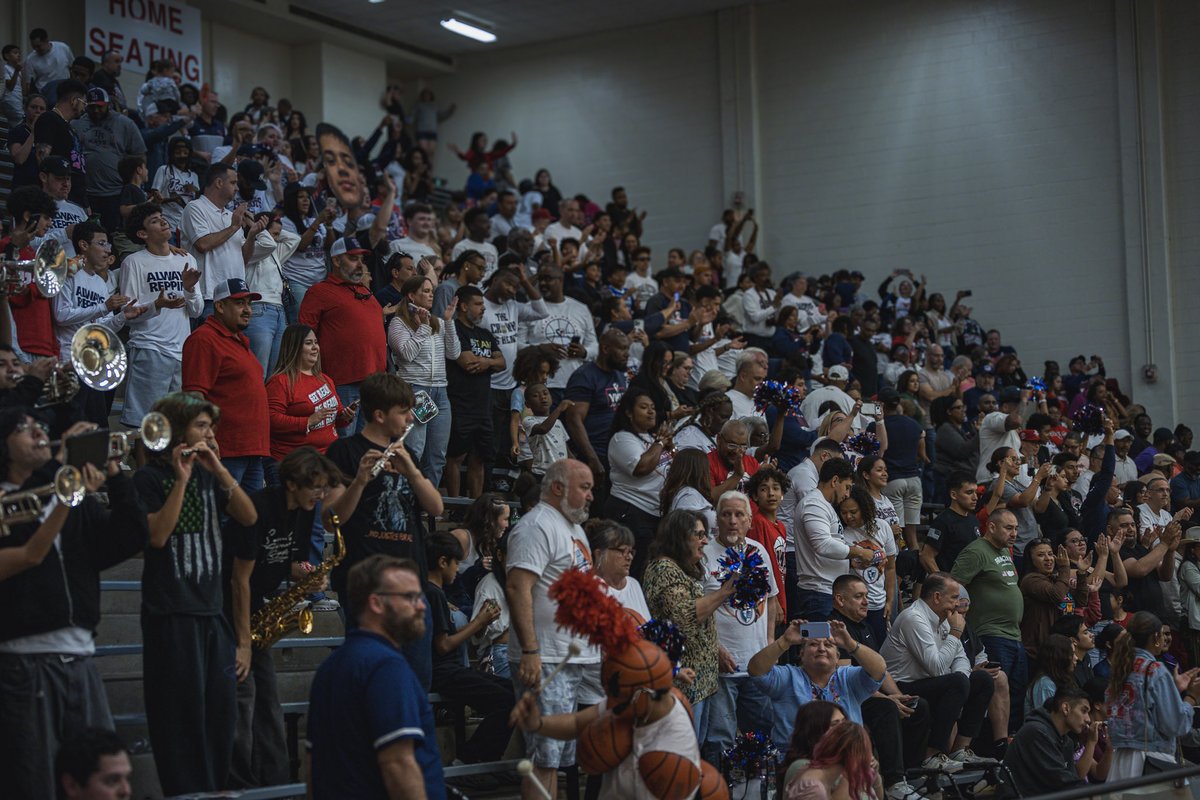 HoopsVmhs's tweet image. Thank you, Patriot Nation, for your support! We could feel the energy! We're heading to the State Semi-Finals!!
🏀💙❤️
#Family I #ACTS