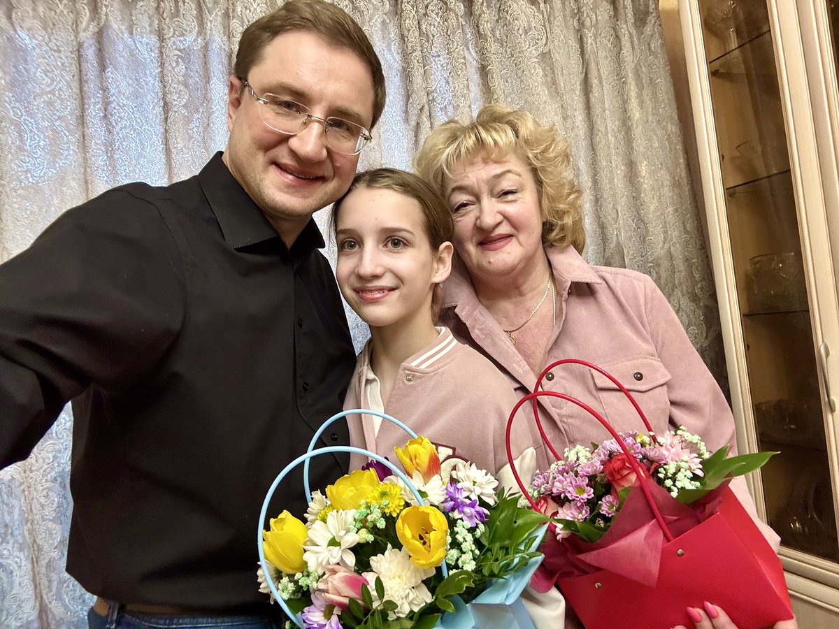 akimovroman's tweet photo. Поздравляю всех девушек, женщин с Праздником!
Оставайтесь такими же красивыми, солнечными, очаровательными! 🙏🏻
Пусть в душе всегда будет весна и солнце! ☀️ 
Крепкого здоровья, любви, мира, благополучия и больших побед во всех делах! 
Ну, а я своих красавиц уже поздравил!
#8марта https://t.co/pUds8FQ44D