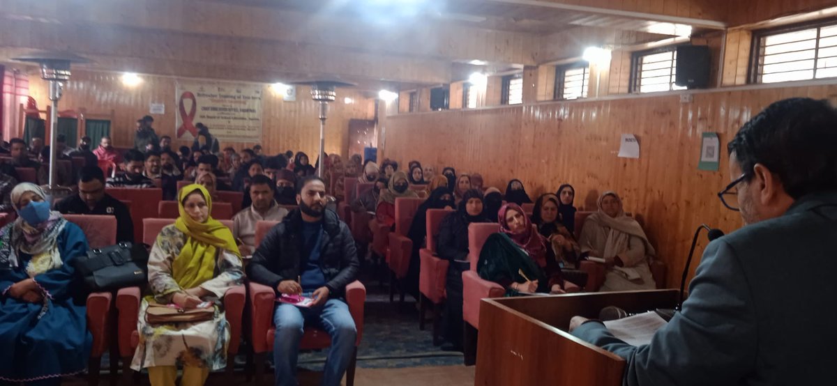 AnantnagDIPRC's tweet photo. One-day refresher training session on Adolescence Education Program(AEP) organised for teaching officials by @chiefang12823 in collaboration with the J&amp;K BOSE &amp; JK AIDS Control Society at DIET Anantnag. 

@sakinaitoo @DCAnantnag
@diprjk @ddnewsSrinagar 

https://t.co/Hg2TgTAj8y https://t.co/pxs3q3tj1f