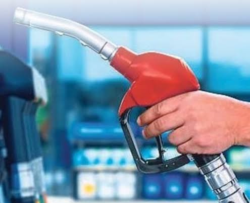 #SONDAKİKA 
Enerji ve akaryakıt krizinin etkileri tarım sektörüne yansımaya başladı. 

Artan mazot, gübre ve elektrik maliyetleri nedeniyle birçok çiftçi üretimi kısmayı veya yalnızca kendi ihtiyacını karşılayacak kadar ekim yapmayı düşünüyor.

Uzmanlara göre bu eğilim yayılırsa