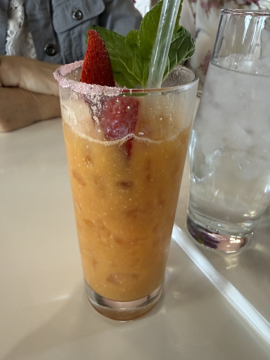 thrivecentric's tweet photo. Strawberry Blonde #plateddreams #delish #UTAH https://t.co/KnOf890d8t