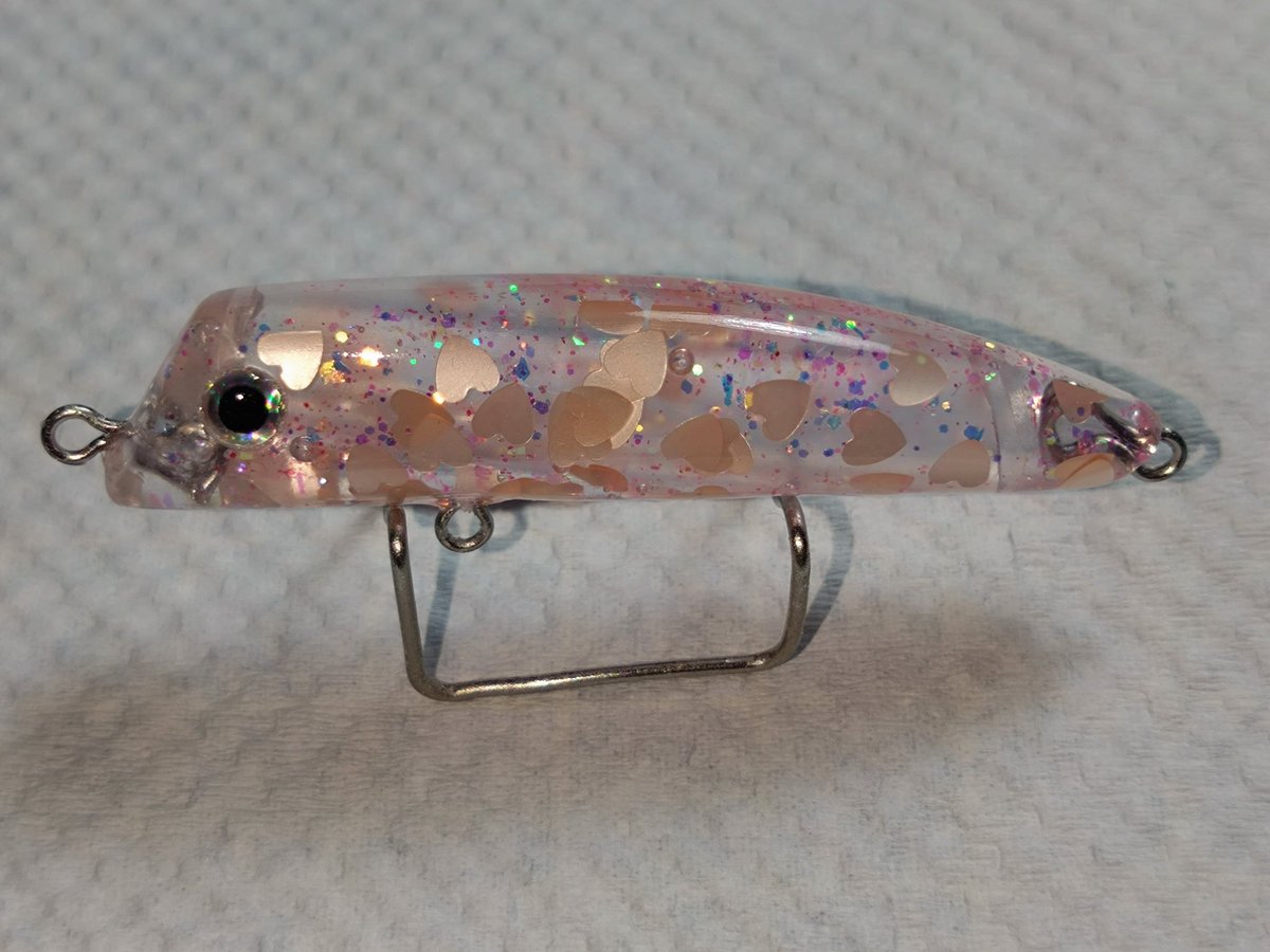 MarkLures's tweet photo. たまには新作ルアーと新カラーを…

バルサルアーではかなり前から作っていて、知る人ぞ知るOYATOMEにも後半の数年間は賞品として提供させていただいていたリップレスミノーをソリッド化

まだまだ試作段階だけど…

Yotaソリと共に新カラーSAKURAで作ってみました

今日のイベントで展示します♪ https://t.co/93Ed6EeYww