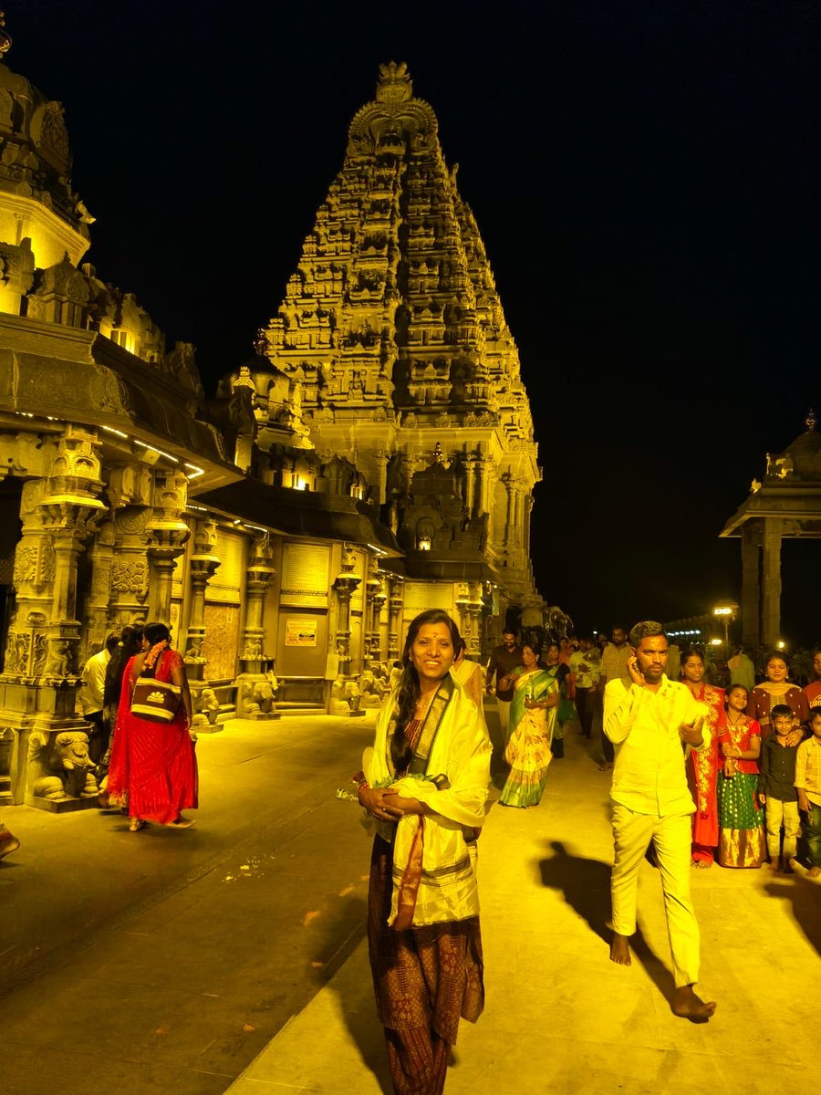 DrShantaThoutam's tweet image. Had a blissful darshanam of Shri LakshmiNarasimha Swamy at #Yadadri now. Prayed for everyone!

కారణజన్ములు #KCR గారు🙏🏽