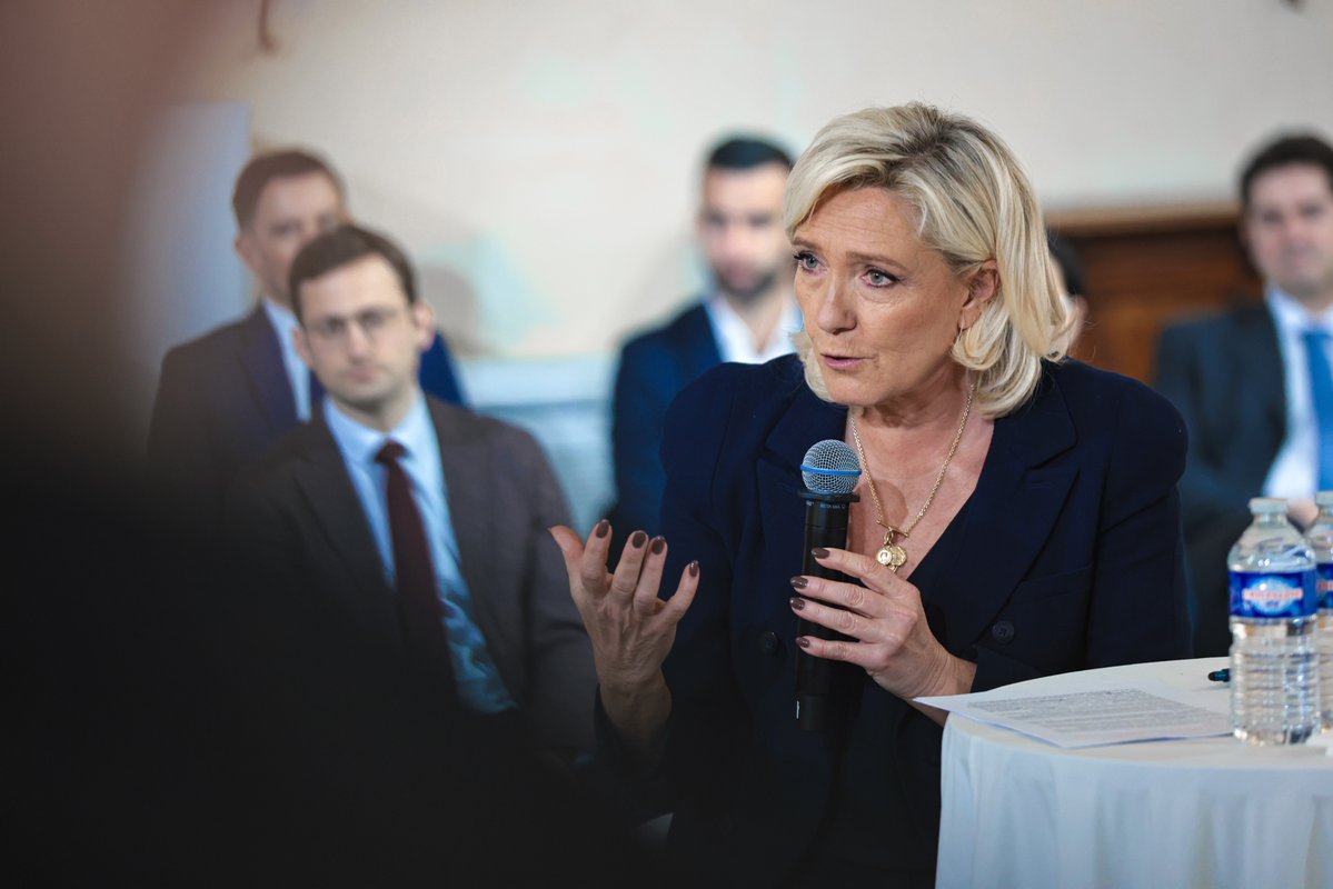 Marine Le Pen tweet media