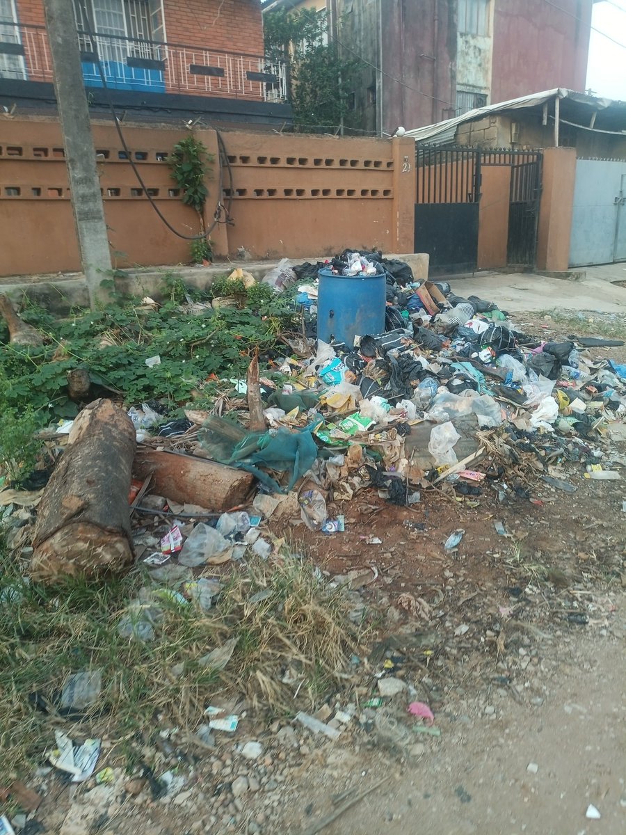 princecoker's tweet photo. @tokunbo_wahab SOS sir

HC, thank you for all you do. I moved to this area Dec 2025 and from then till date no PSP has come to pick up trash. The neighbours have lamented bitterly but no one has come to our aid. 

Mobolaji Close off Modupeola Street, Iyana Ipaja. Closest bus stop Is New Era. https://t.co/wSRW03Grzu