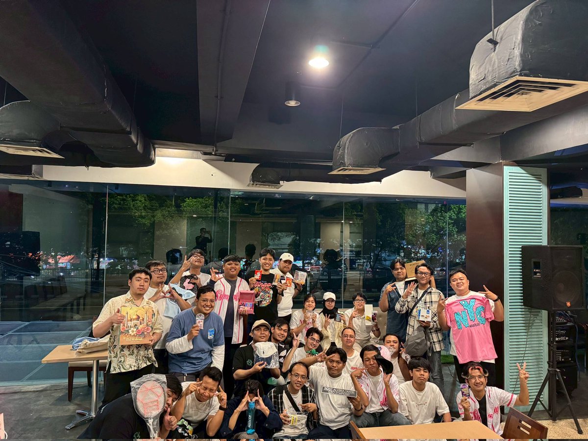 Symfiony's tweet photo. CEEEEE KITA BUKBER NIHHHH @A_FionyJKT48 🤙

Terima kasih buat semua yang sudah hadir dan meramaikan. Senang banget bisa kumpul, ngobrol, dan berbagi momen hangat bareng Kalian.

Tahun depan kita bukber dan tuker kado lagi yaaa gaisss! 🫶
#SYMBUKBER ✨️ https://t.co/liVRWmvqqG