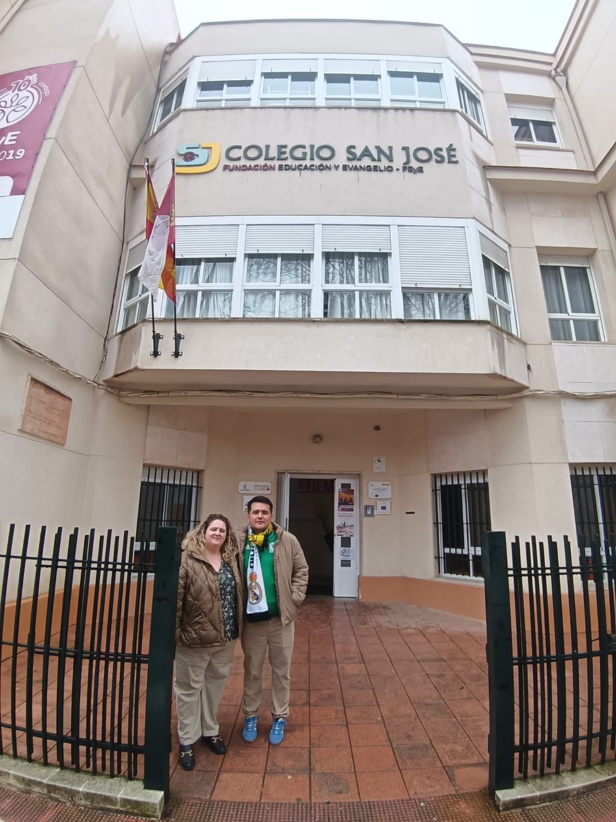 sjp_feye's tweet photo. El pasado viernes recibimos una visita pedagógica muy especial, Leonardo Ledesma Alexander profesor universitario de la Universidad Nacional Autónoma de México, quiso conocer nuestro Proyecto Educativo de primera mano. Le encantó. Gracias Leo por tu cariñosa visita. #transforma https://t.co/wcwyIo5JhY
