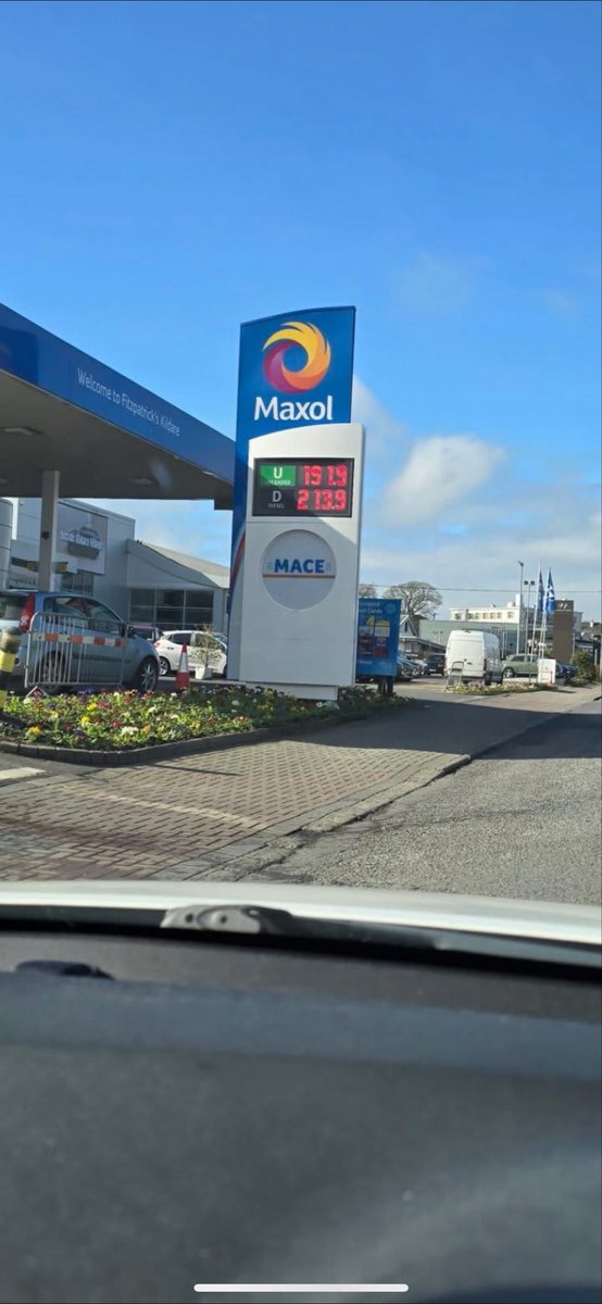 markpowell76's tweet photo. @higginsdavidw Kildare town this afternoon 😵‍💫🤯😡 https://t.co/FDpvfQ7PoS