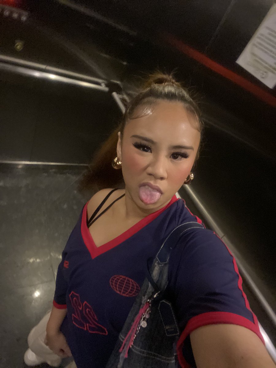 evlincarnatee's tweet photo. dance classes r my therapy https://t.co/0vOMrn8Iy6