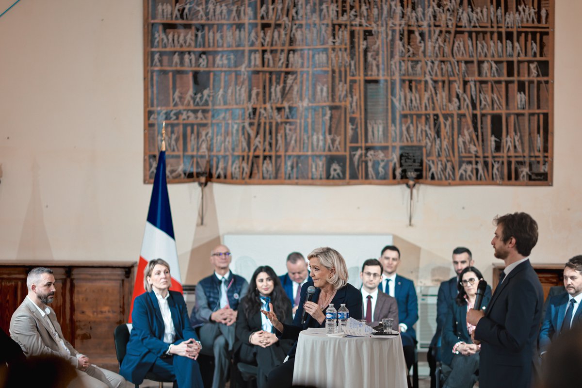 Marine Le Pen tweet media