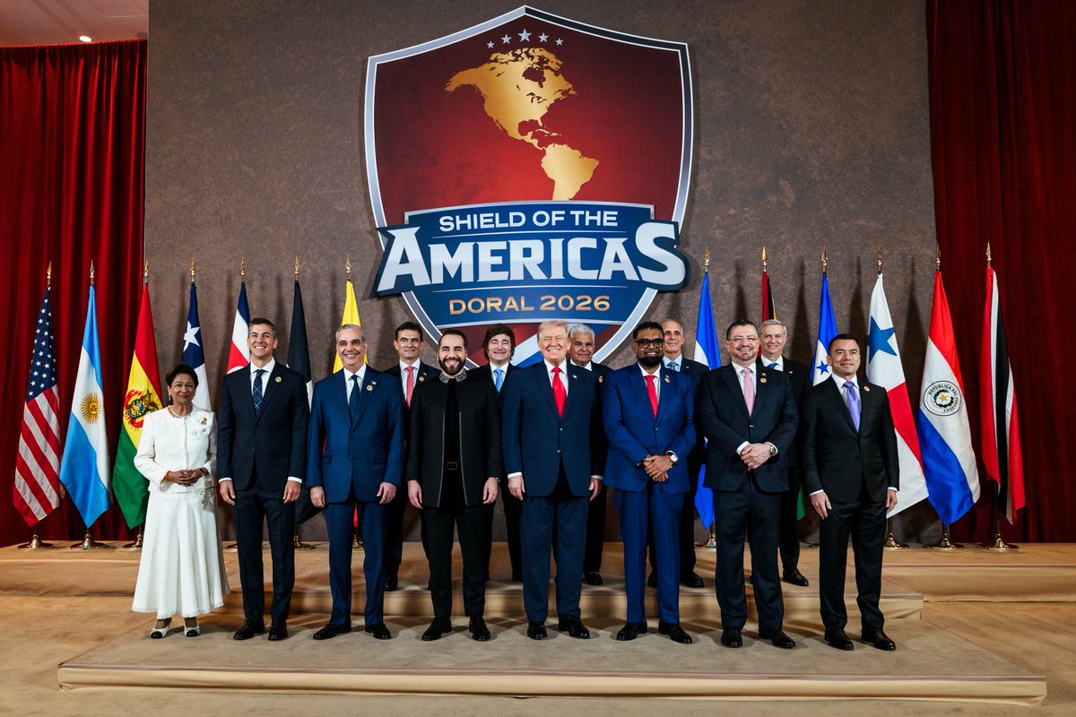 Presidente hondureño Nasry Asfura (<a href="/TitoAsfuraPHN/">Nasry J. Asfura Z.</a> ) junto a líderes presidenciales de toda Latinoamérica en la Cumbre Escudo de las Américas