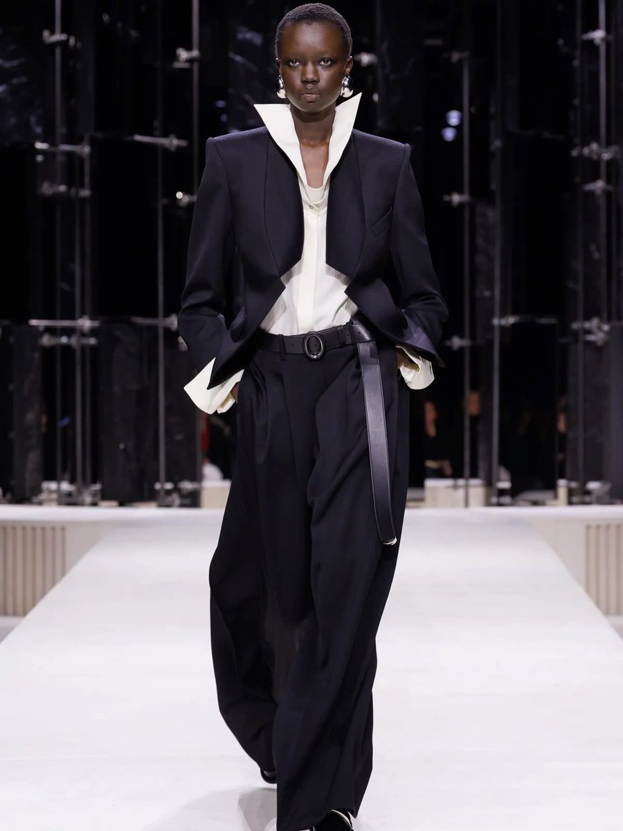 THE FASHION RESOURCE tweet media